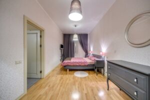 how to layout a bedroom for better flow